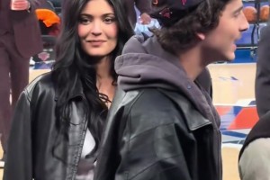 凯莉与甜茶亮相尼克斯季后赛 ...